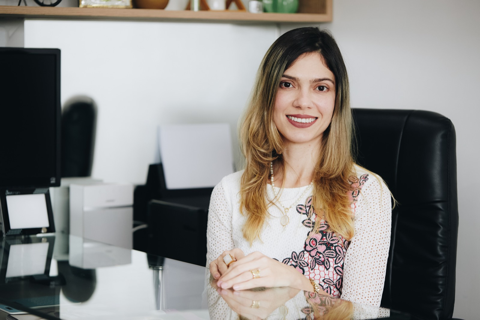 Dra. Viviane Hora no consultório